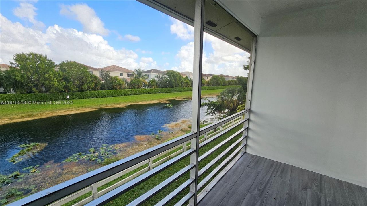 8901 NW 38th Dr, Unit 206, Coral Springs, FL 33065 Photo