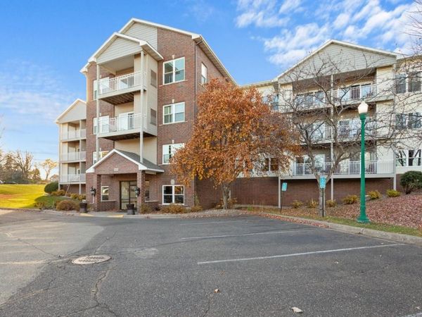 2231 Penn Place, Unit 201, North Saint Paul, MN 55109