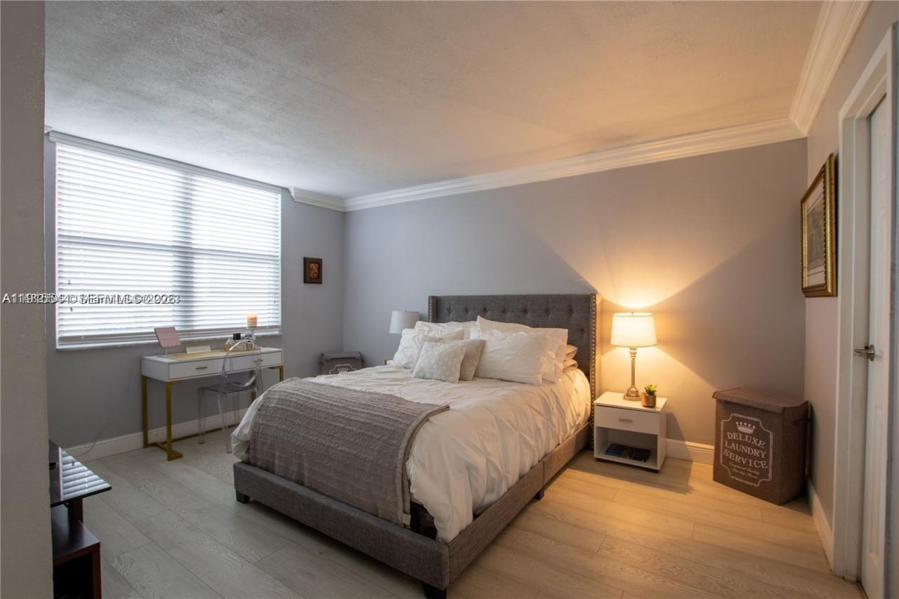 250 Jacaranda Dr, Unit 506, Plantation, FL 33324 Photo