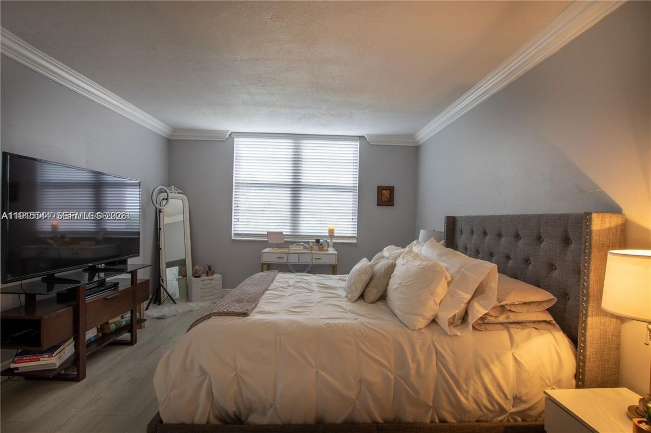 250 Jacaranda Dr, Unit 506, Plantation, FL 33324 Photo