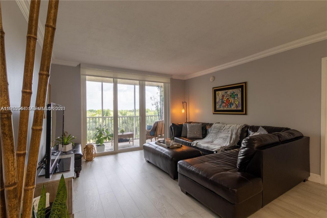 250 Jacaranda Dr, Unit 506, Plantation, FL 33324 Photo