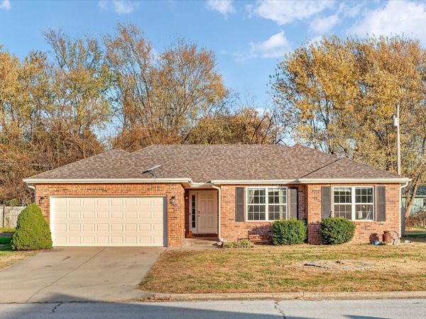 2320 S Mesa Drive, Bolivar, MO 65613