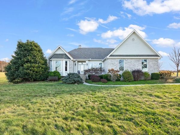 135 Austin Lane, Deer Lodge, TN 37726