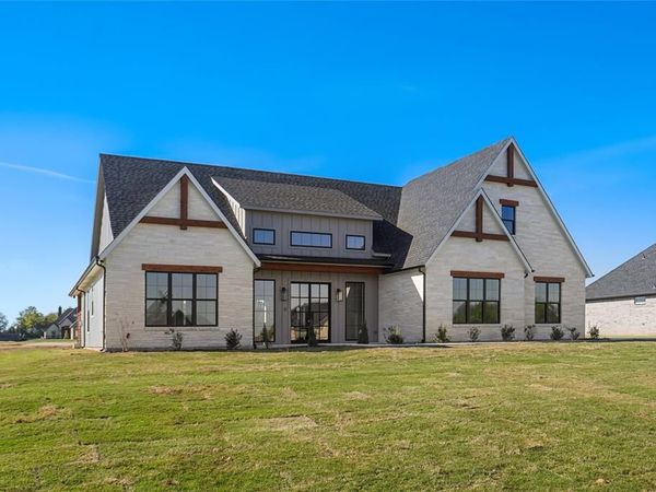 207 Stuart Street, Paradise, TX 76073