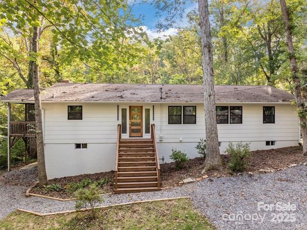 7 Angus Lane, Asheville, NC 28805