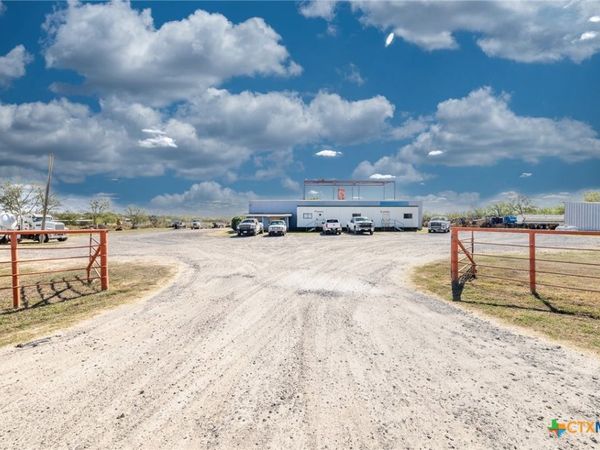 12310 E Hwy 87 , Nixon, TX 78140