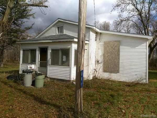 301 Chesaning Street, St. Charles Vlg, MI 48655
