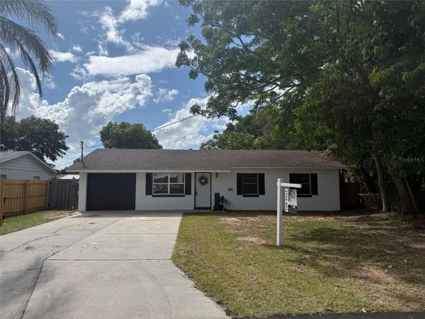 607 RIDGE PLACE, TAVARES, FL 32778