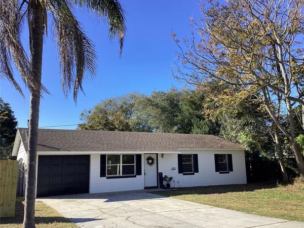 607 RIDGE PLACE, TAVARES, FL 32778