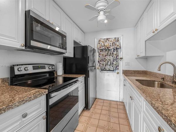 17000 NE 14th Ave, Unit 301, North Miami Beach, FL 33162