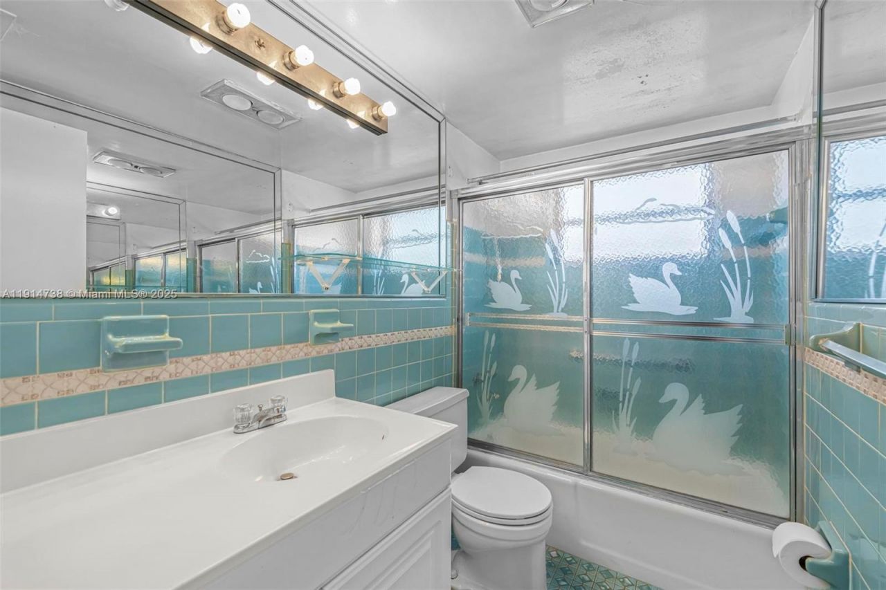 17000 NE 14th Ave, Unit 301, North Miami Beach, FL 33162 Photo