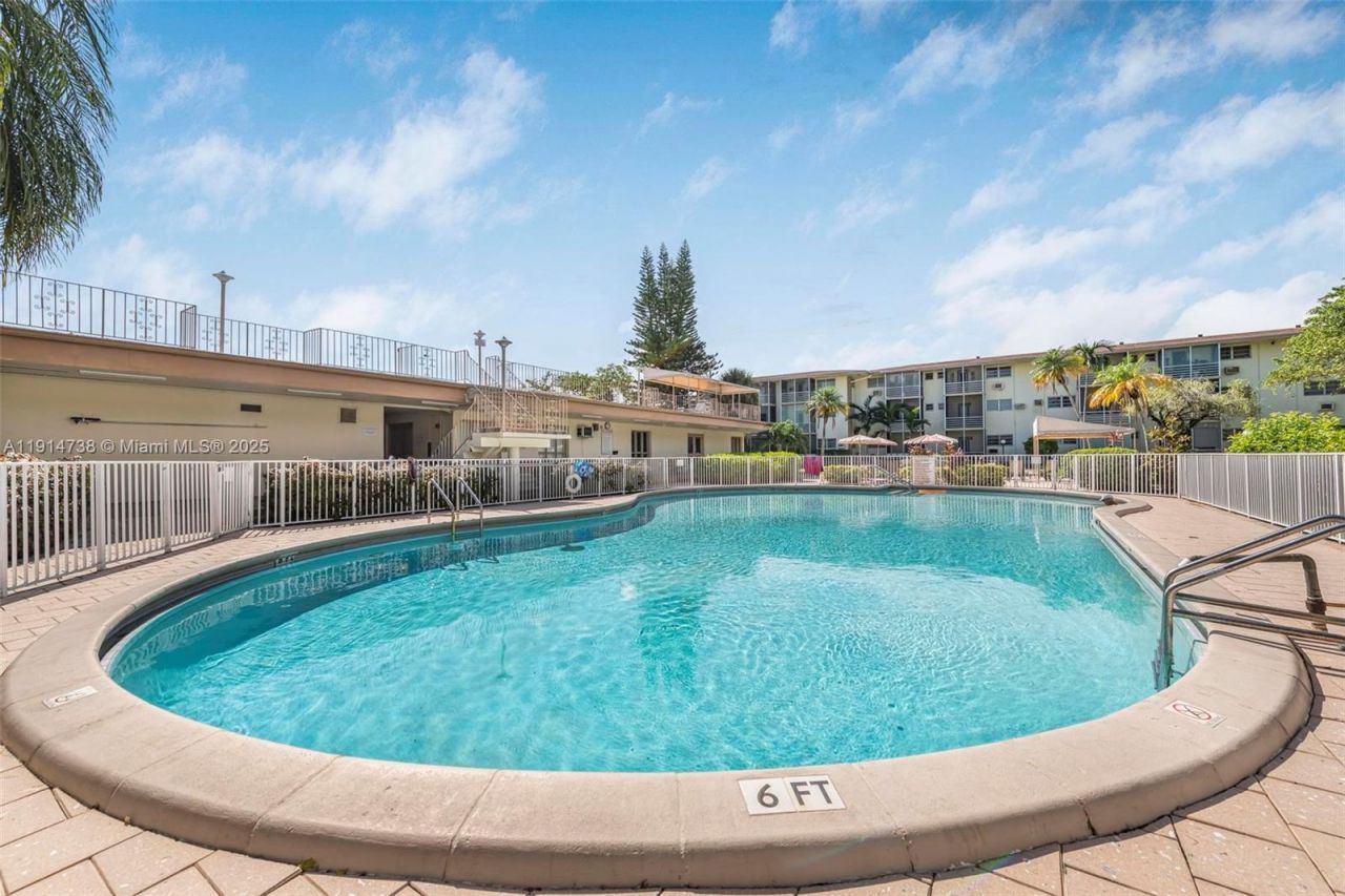 17000 NE 14th Ave, Unit 301, North Miami Beach, FL 33162 Photo