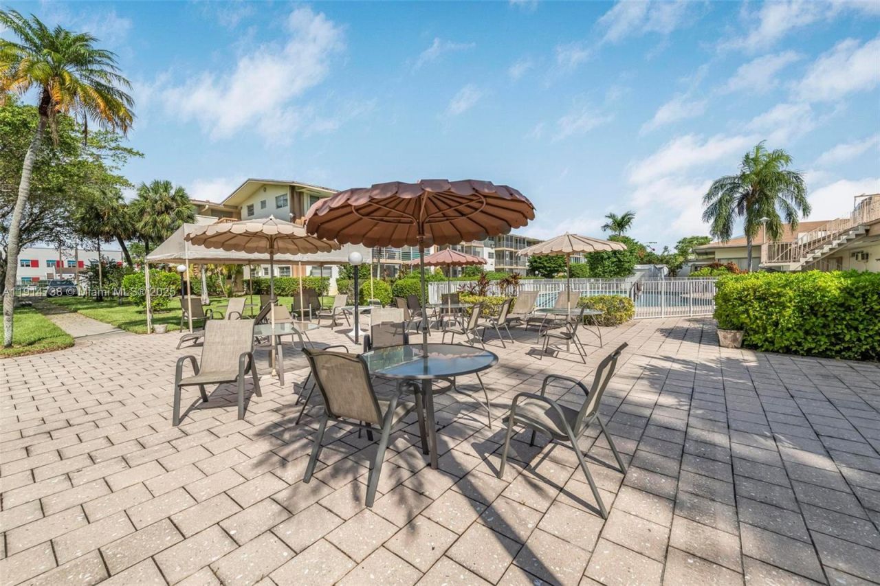 17000 NE 14th Ave, Unit 301, North Miami Beach, FL 33162 Photo