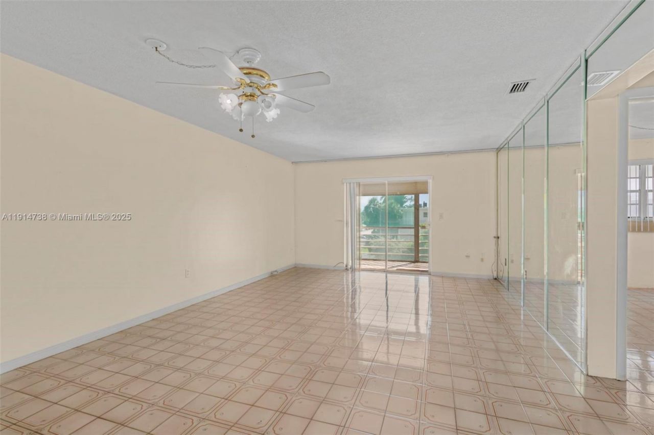 17000 NE 14th Ave, Unit 301, North Miami Beach, FL 33162 Photo