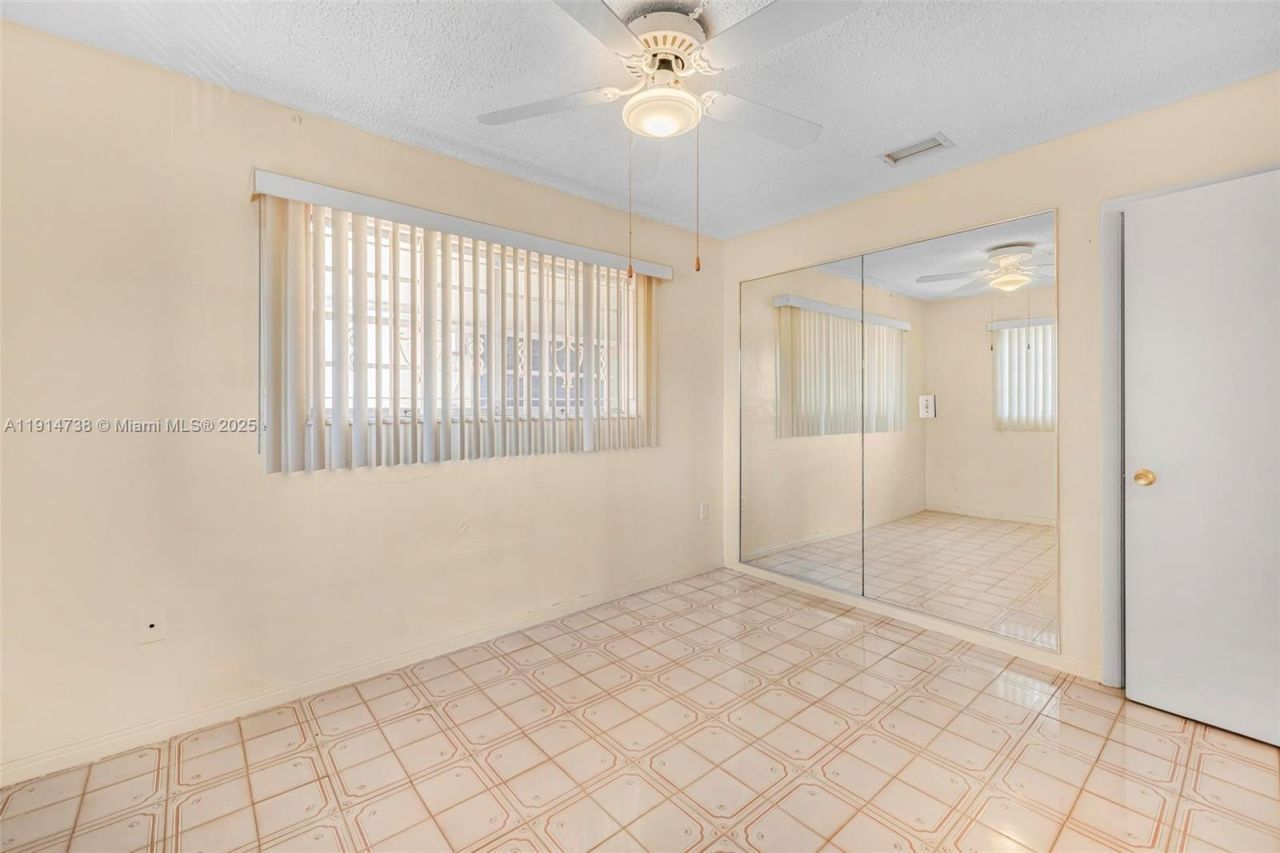 17000 NE 14th Ave, Unit 301, North Miami Beach, FL 33162 Photo