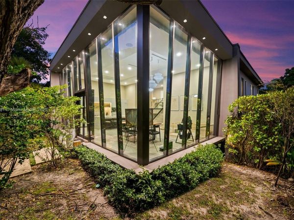 624 N Victoria Park Rd, Fort Lauderdale, FL 33304