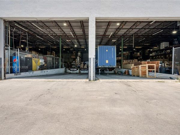 3353 NW 74th Ave, Miami, FL 33122