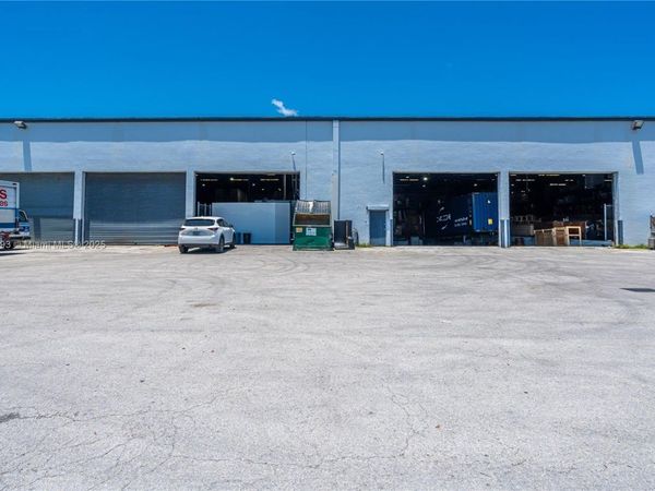 3353 NW 74th Ave, Miami, FL 33122