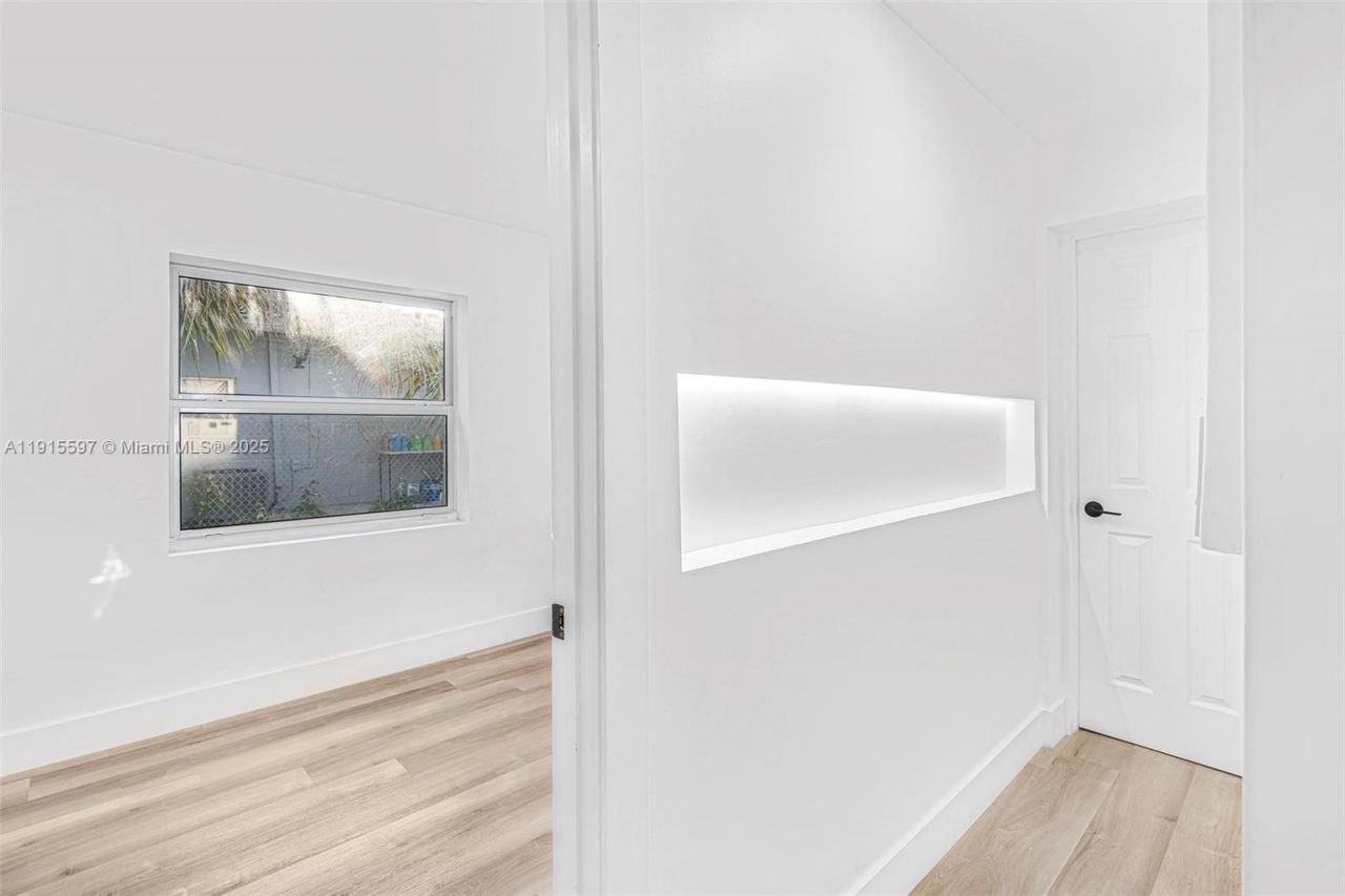 216 NE 160th St, Miami, FL 33162 Photo