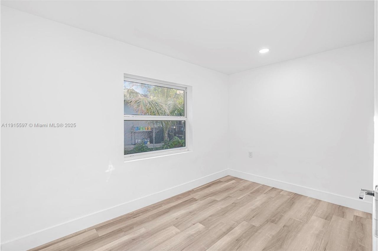 216 NE 160th St, Miami, FL 33162 Photo