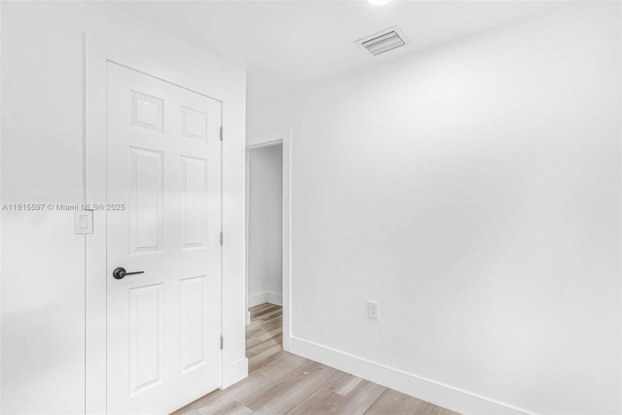 216 NE 160th St, Miami, FL 33162 Photo