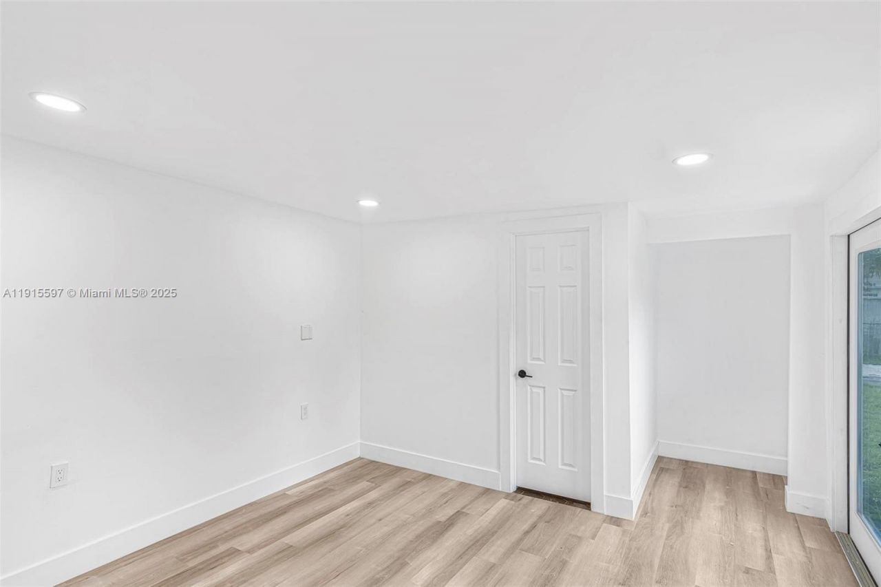 216 NE 160th St, Miami, FL 33162 Photo