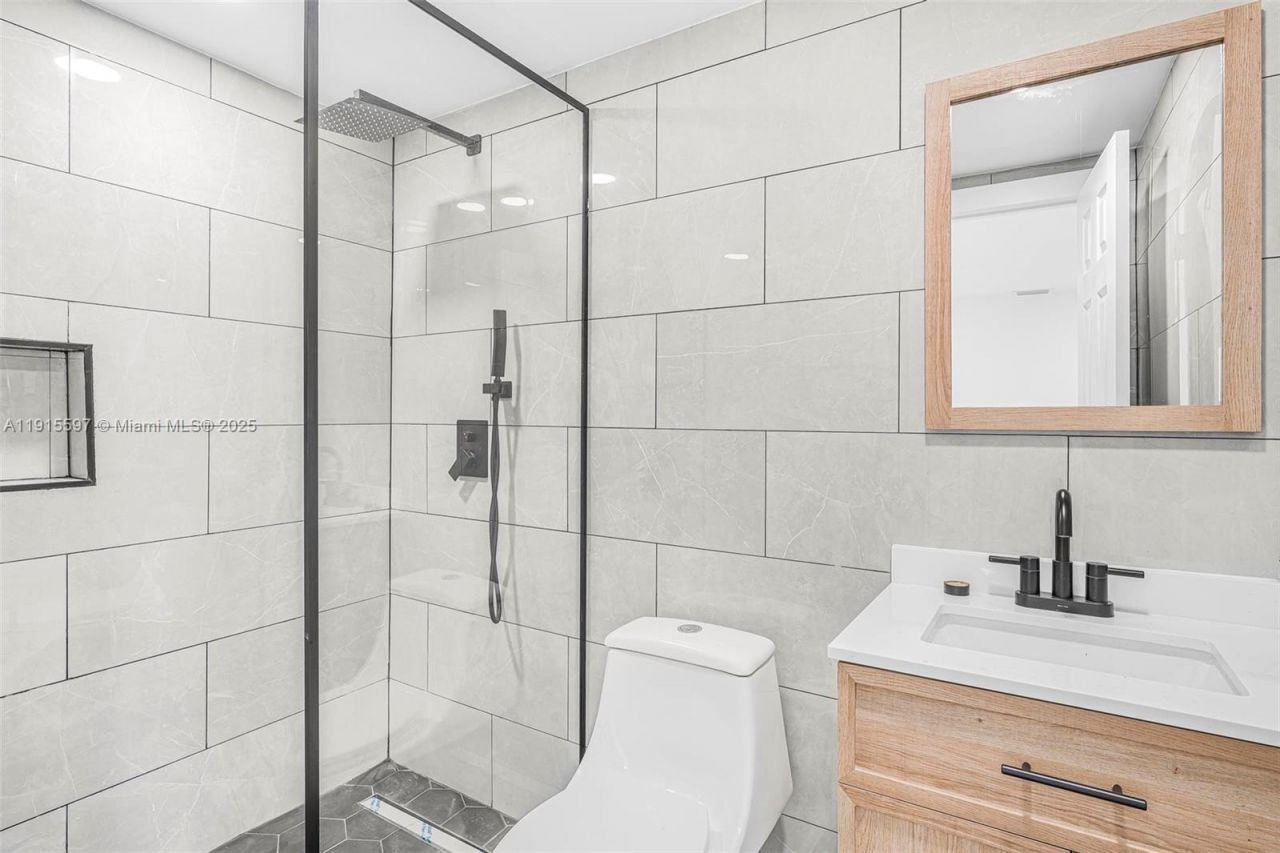 216 NE 160th St, Miami, FL 33162 Photo