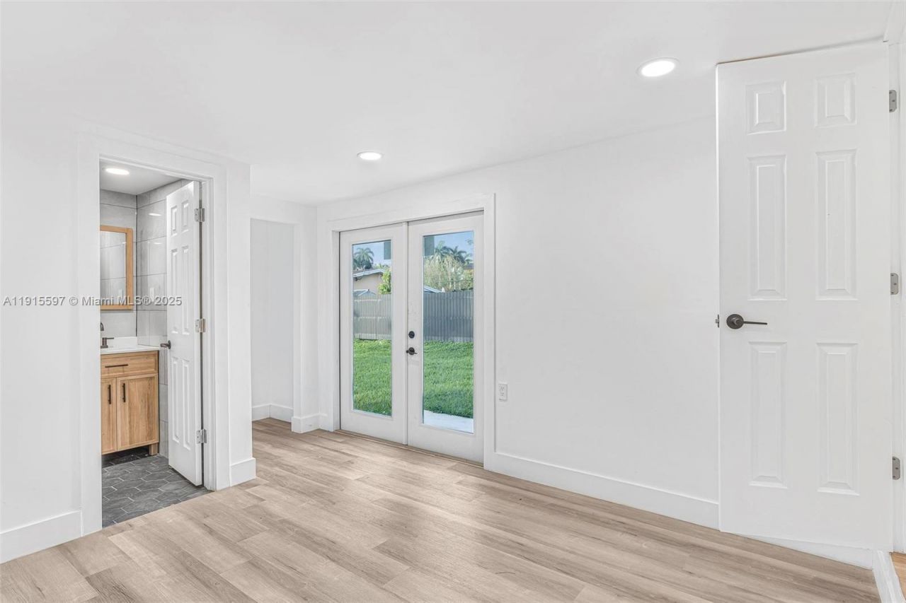 216 NE 160th St, Miami, FL 33162 Photo