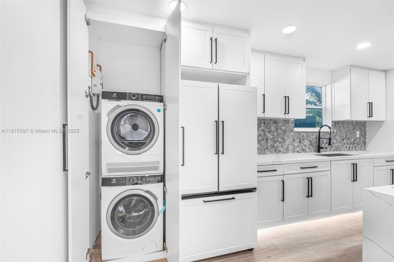 216 NE 160th St, Miami, FL 33162 Photo