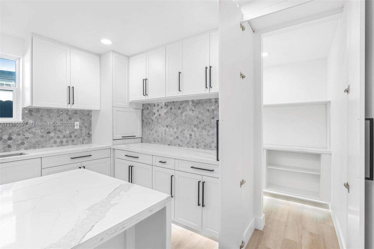 216 NE 160th St, Miami, FL 33162 Photo