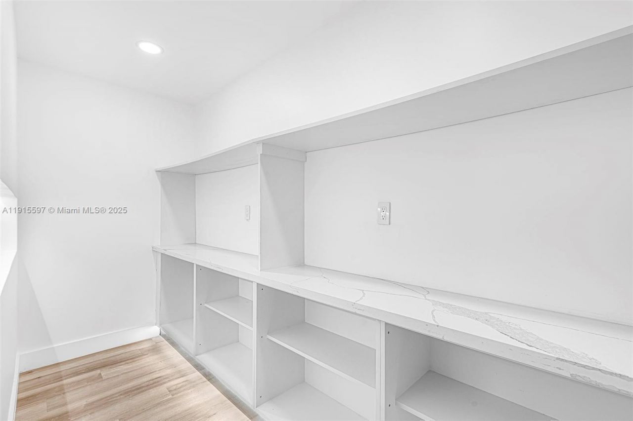 216 NE 160th St, Miami, FL 33162 Photo