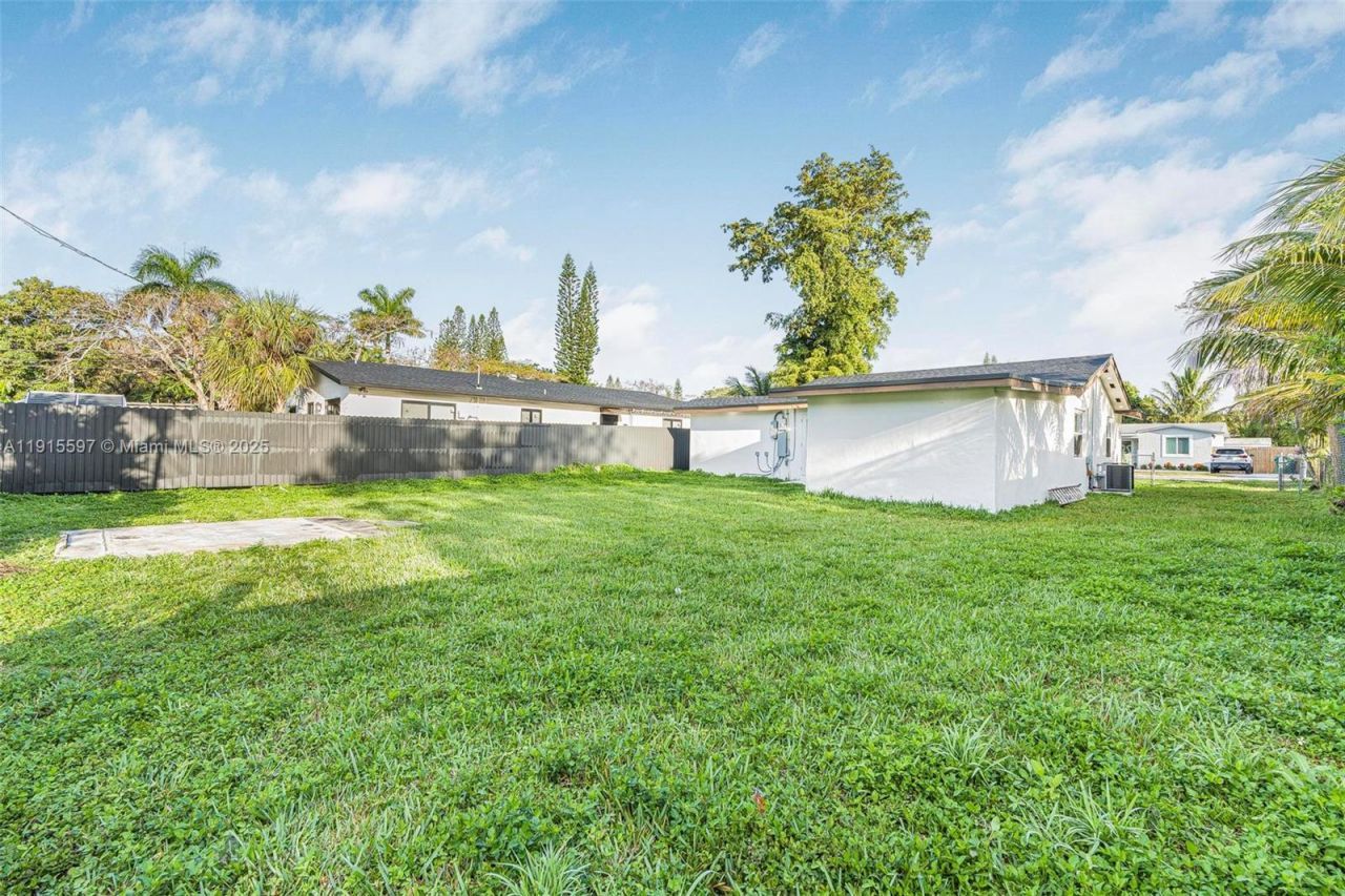 216 NE 160th St, Miami, FL 33162 Photo