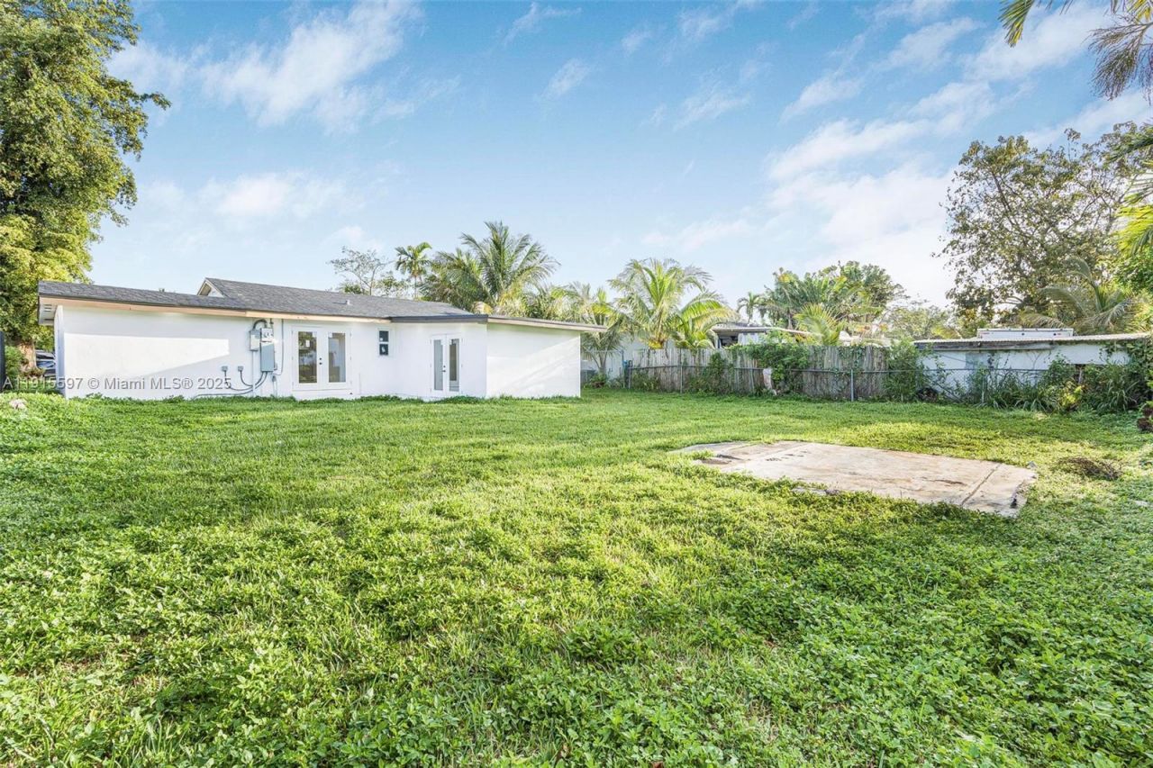 216 NE 160th St, Miami, FL 33162 Photo