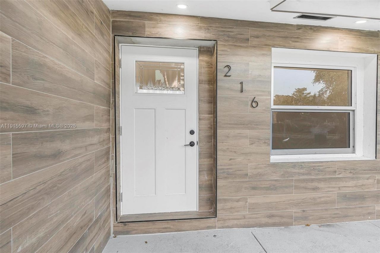 216 NE 160th St, Miami, FL 33162 Photo