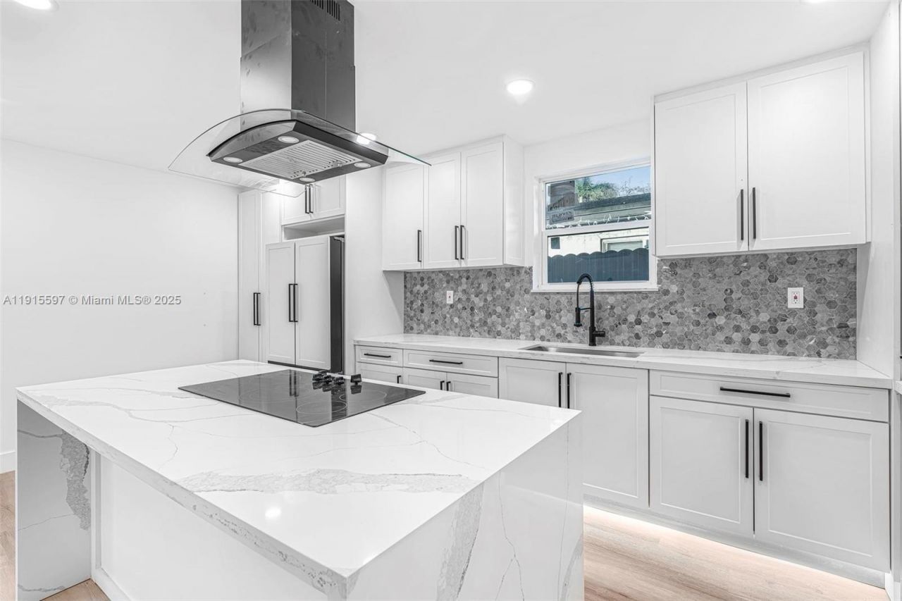 216 NE 160th St, Miami, FL 33162 Photo