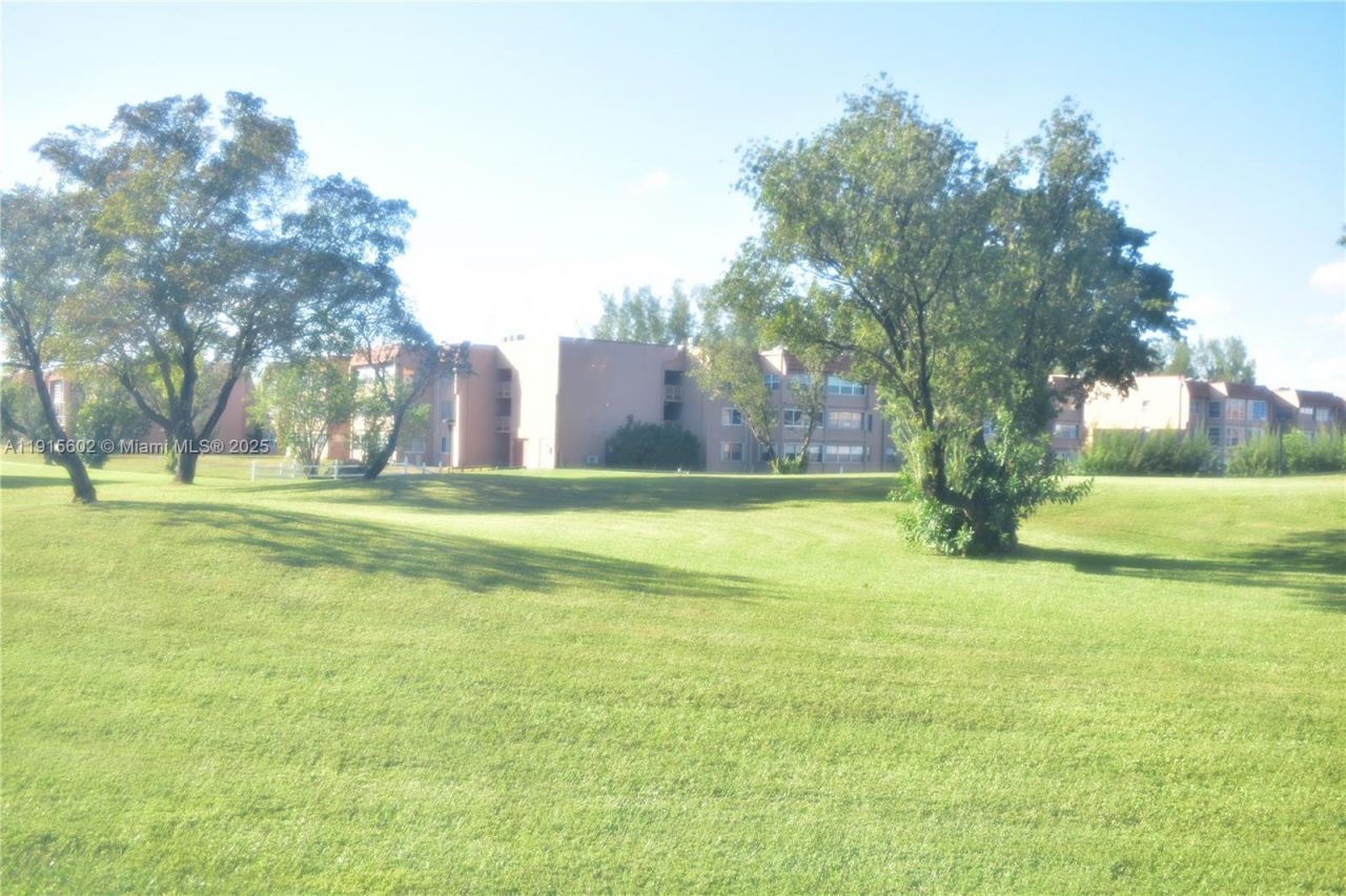 9721 Sunrise Lakes Blvd, Unit 108, Sunrise, FL 33322 Photo