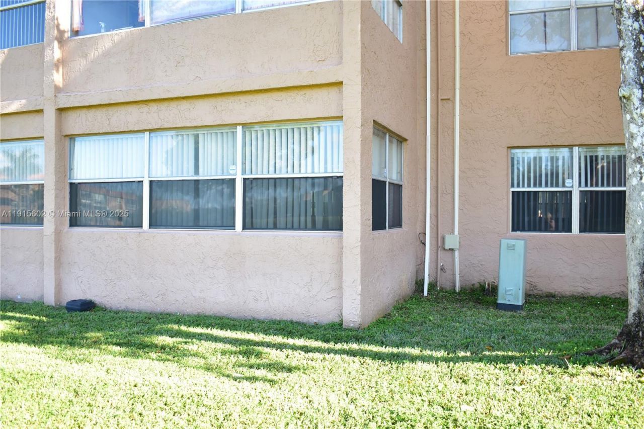 9721 Sunrise Lakes Blvd, Unit 108, Sunrise, FL 33322 Photo