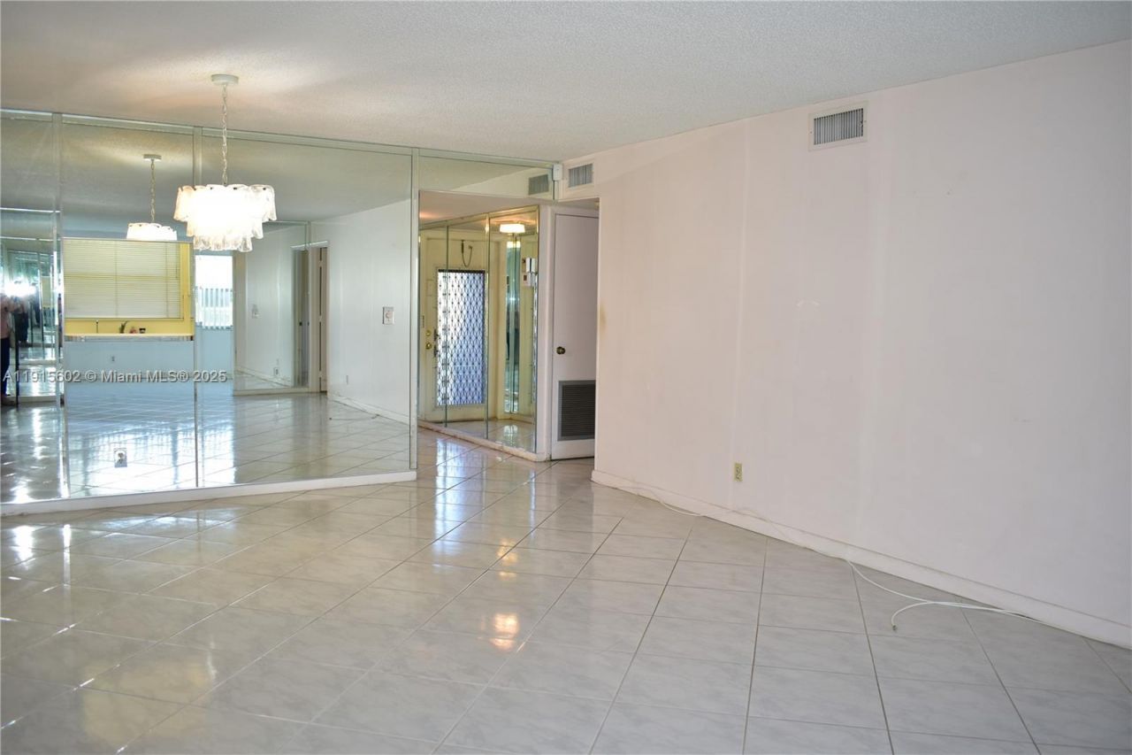9721 Sunrise Lakes Blvd, Unit 108, Sunrise, FL 33322 Photo