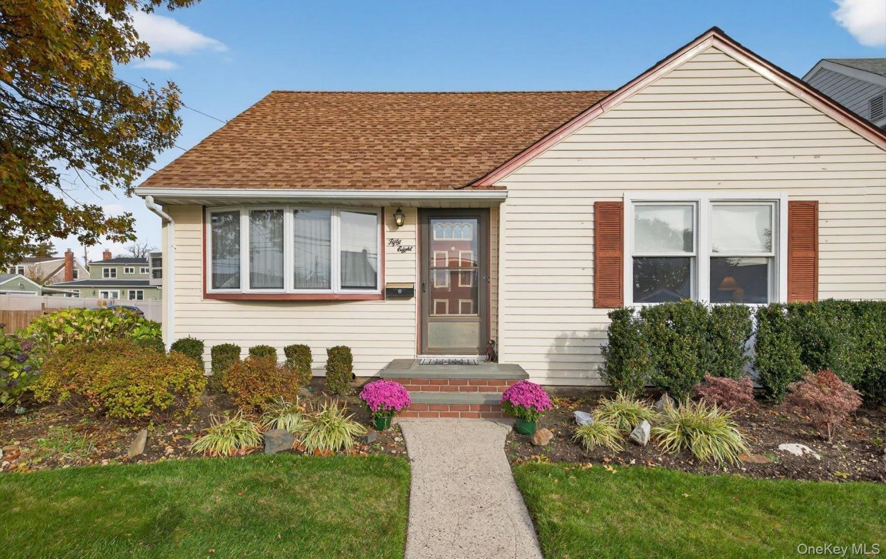 58 Virginia Avenue, Plainview, NY 11803 Main Photo