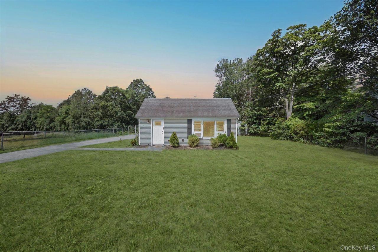 1113 Joselson Avenue, Bay Shore, NY 11706 Main Photo