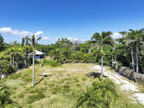 524 Lagoon Dr, Sanibel, FL 33957