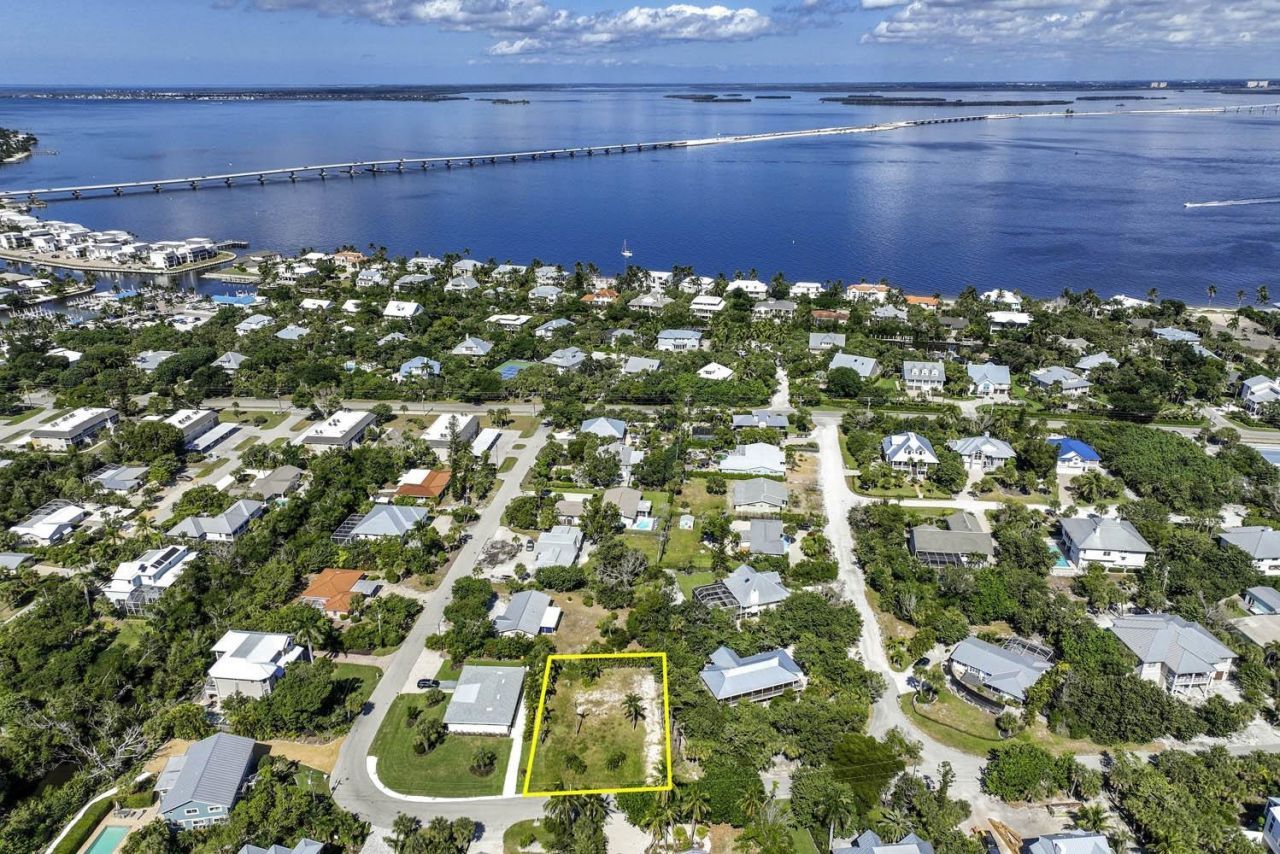 524 Lagoon Dr, Sanibel, FL 33957 Photo