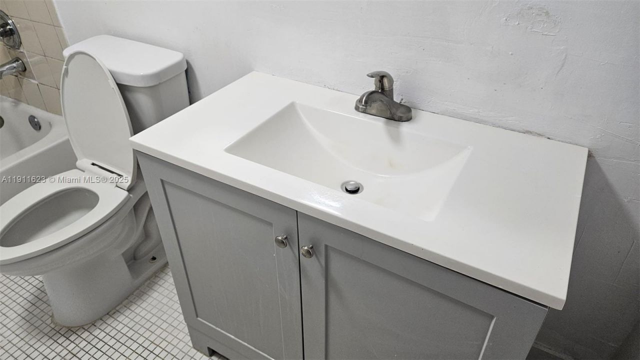 15600 NW 7th Ave, Unit 405, Miami, FL 33169 Photo