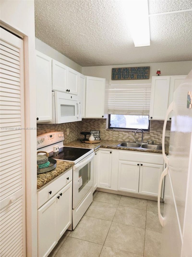 11453 NW 39th Ct, Unit 111-2, Coral Springs, FL 33065 Photo