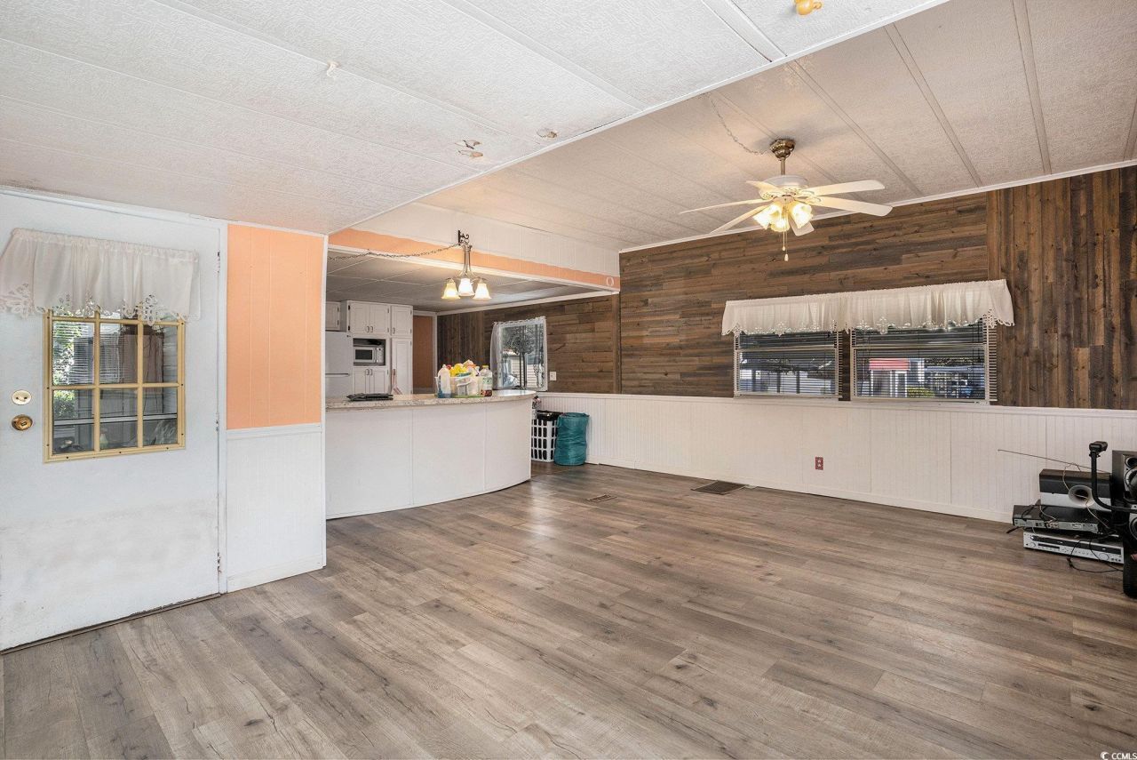 109 Village Ct. Photo 5