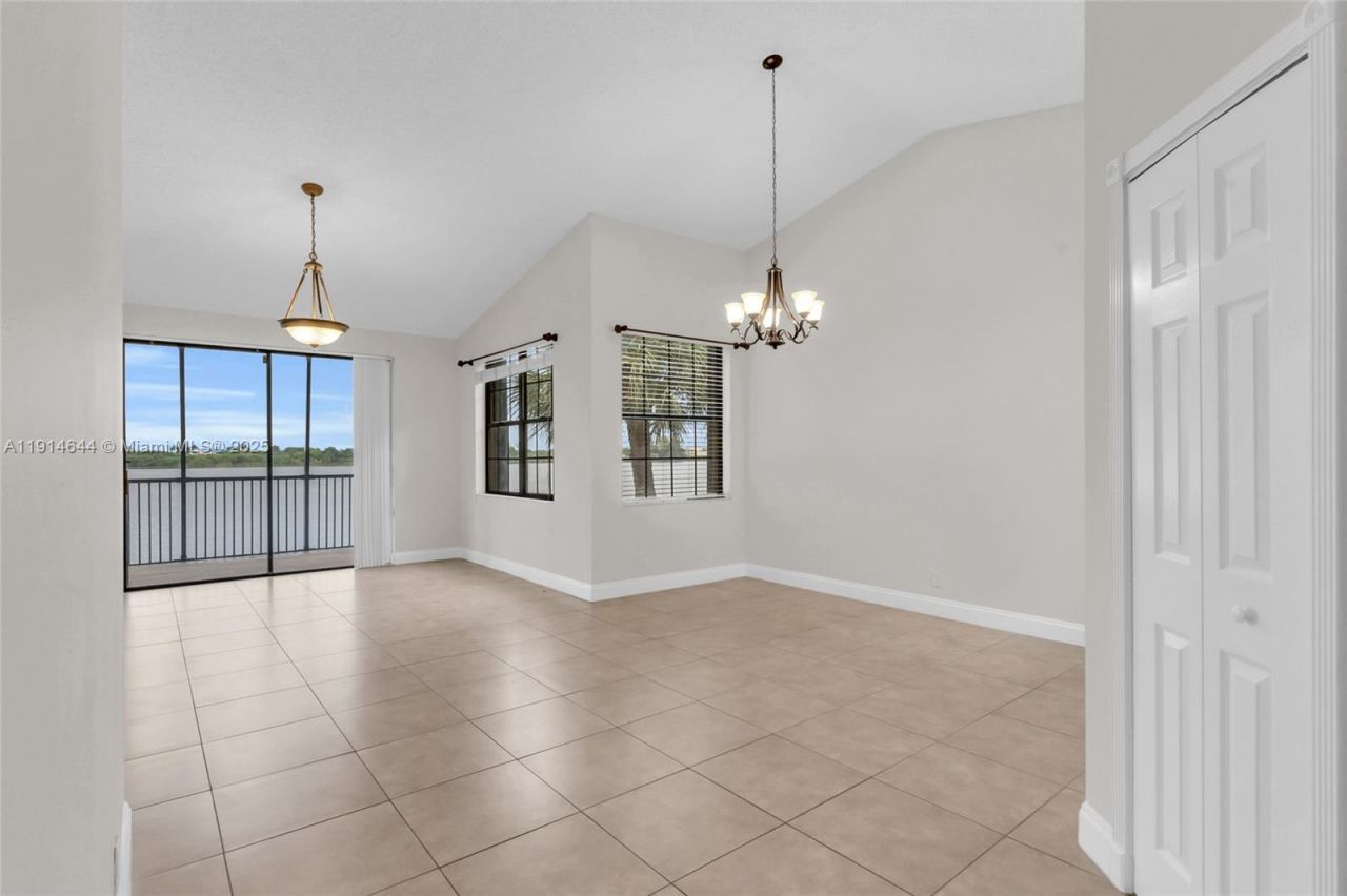 15563 N Miami Lakeway N, Miami Lakes, FL 33014 Photo