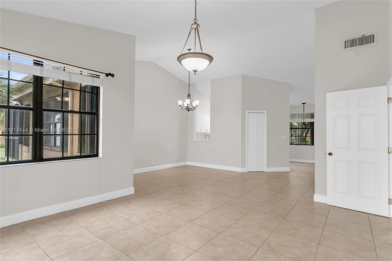 15563 N Miami Lakeway N, Miami Lakes, FL 33014 Photo