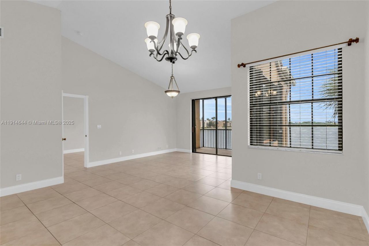 15563 N Miami Lakeway N, Miami Lakes, FL 33014 Photo