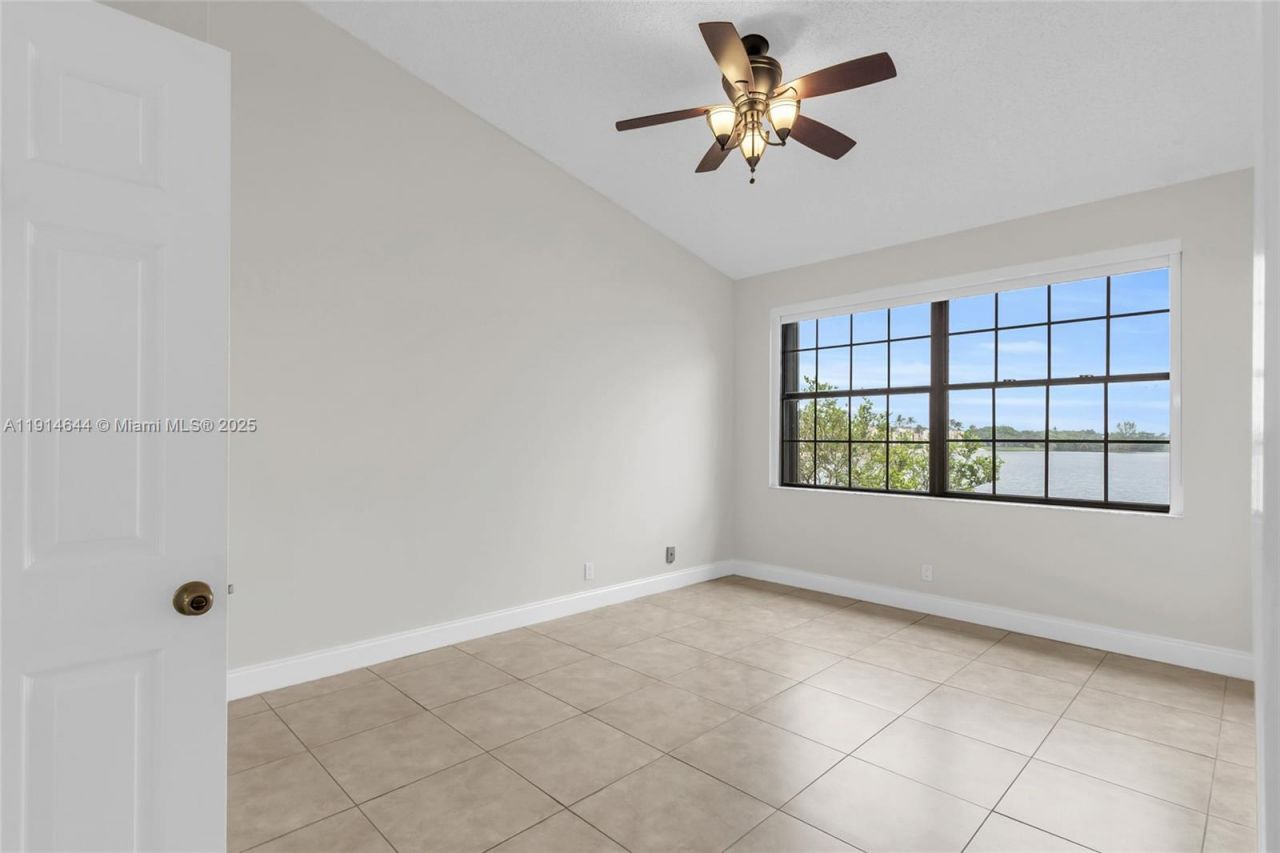 15563 N Miami Lakeway N, Miami Lakes, FL 33014 Photo