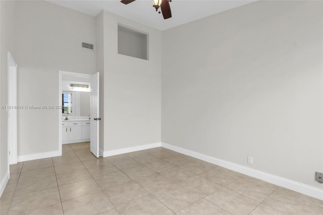 15563 N Miami Lakeway N, Miami Lakes, FL 33014 Photo